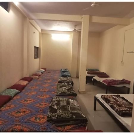 Hotel Mahakal Vishram, 乌贾因 外观 照片