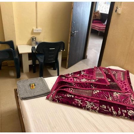 Hotel Mahakal Vishram, 乌贾因 外观 照片