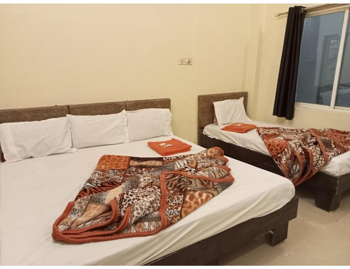 Hotel Mahakal Vishram, 乌贾因 外观 照片