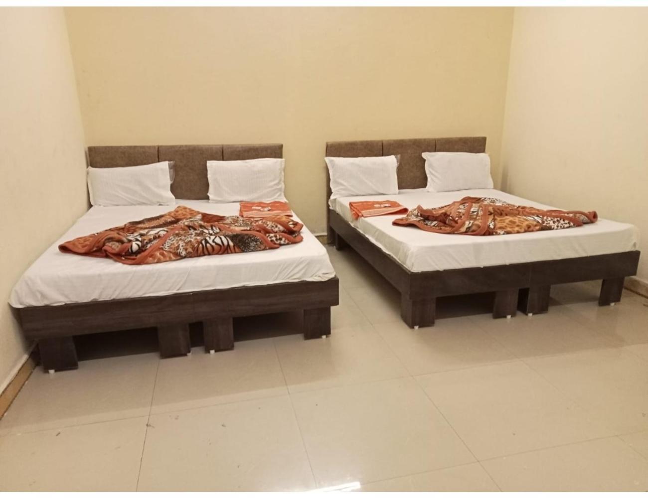 Hotel Mahakal Vishram, 乌贾因 外观 照片