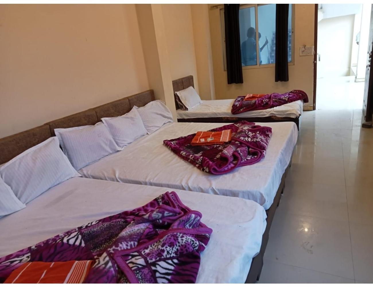 Hotel Mahakal Vishram, 乌贾因 外观 照片