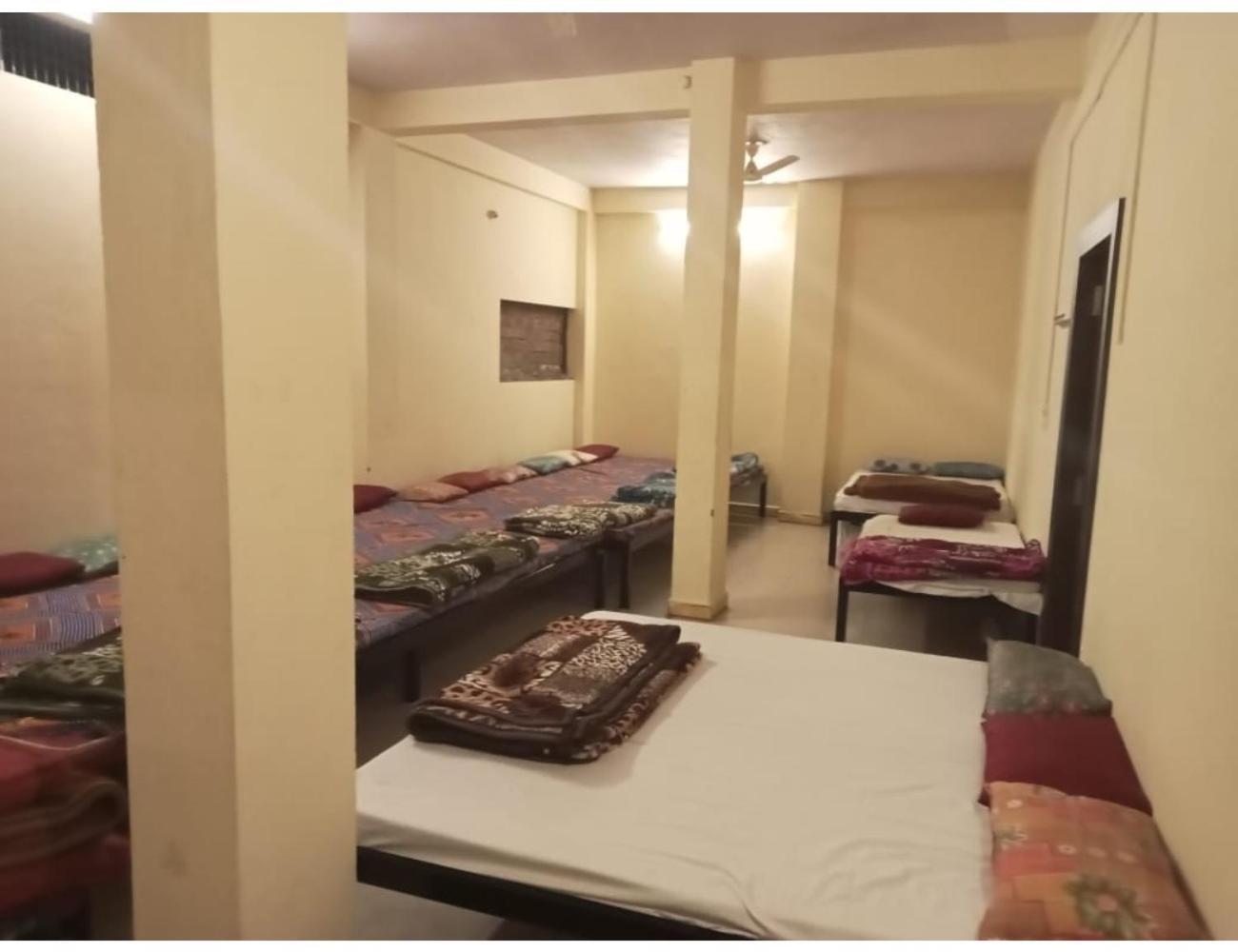 Hotel Mahakal Vishram, 乌贾因 外观 照片
