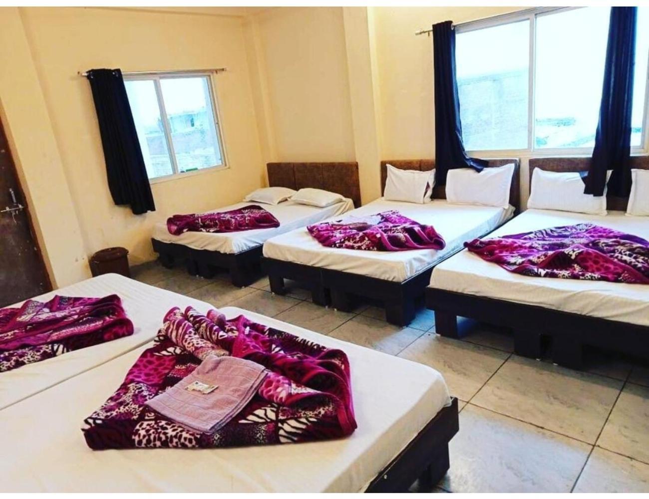 Hotel Mahakal Vishram, 乌贾因 外观 照片